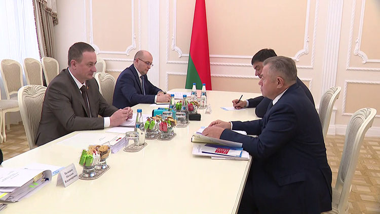 Премьер-министр Беларуси провел встречу с госсекретарем Союзного государства Премьер-министр Беларуси провел встречу с госсекретарем Союзного государства