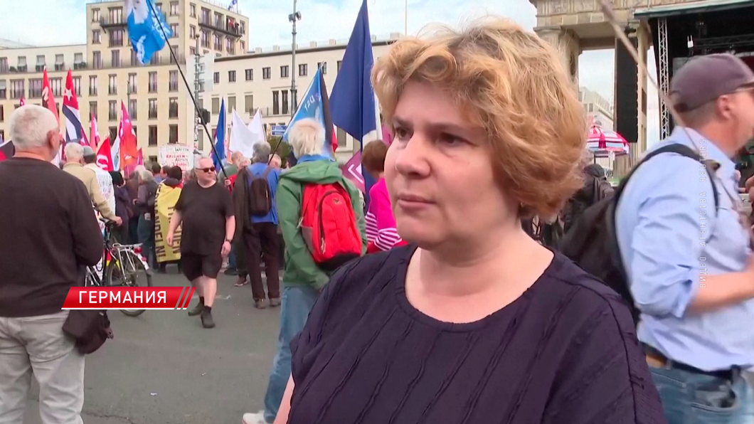 В Берлине прошла акция протеста против милитаризации Германии-4
