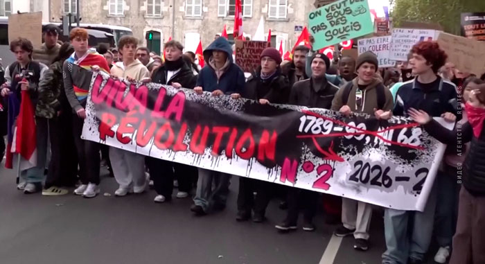 В Орлеане проходит масштабная акция протеста против возрождения неонацизма