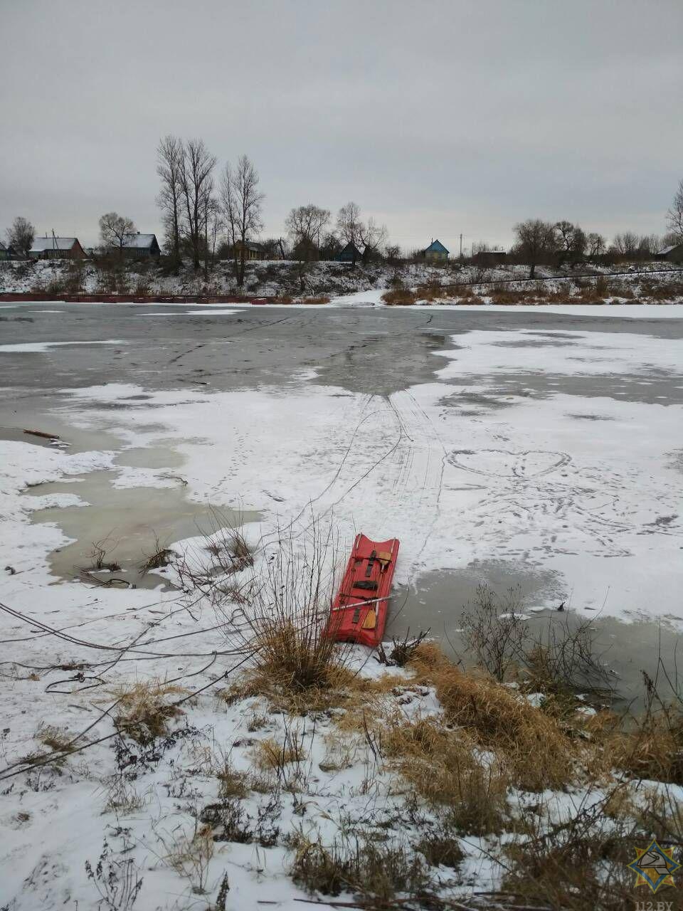 В Бешенковичах мужчина пытался срезать дорогу через заледеневшую реку и едва не утонул-1