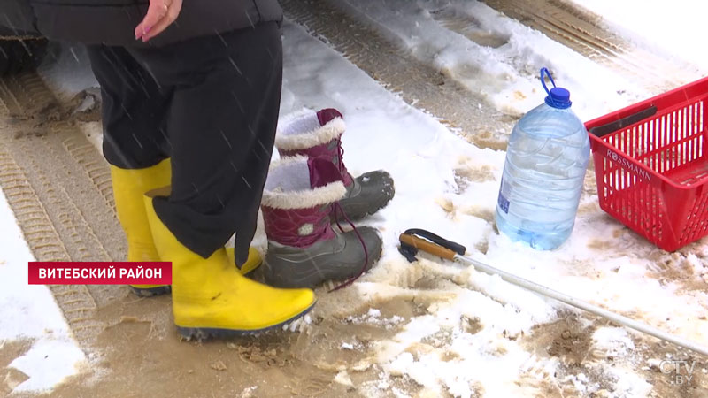 Семья из Витебска продала квартиру, чтобы достроить дом в пригороде. Но как жить без воды, когда приходится мыться у родственников?-1