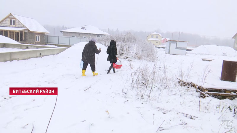 Семья из Витебска продала квартиру, чтобы достроить дом в пригороде. Но как жить без воды, когда приходится мыться у родственников?-4