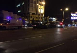 Peugeot врезался в два автобуса и легковушку. Водителю стало плохо за рулём 