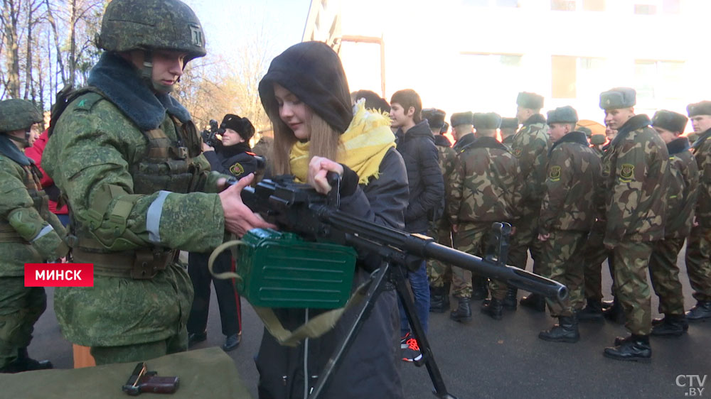 В Военной академии Беларуси прошёл день открытых дверей. Будущих абитуриентов познакомили с жизнью курсантов-4