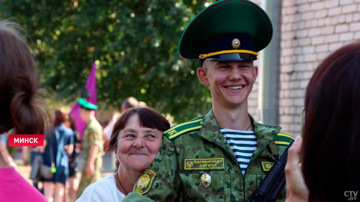 «Это первый набор для девочек». Новобранцы Института пограничной службы приняли военную присягу-13