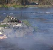Преодолевали реку Муховец на военной технике: десантники Беларуси и России проводят совместное учение под Брестом