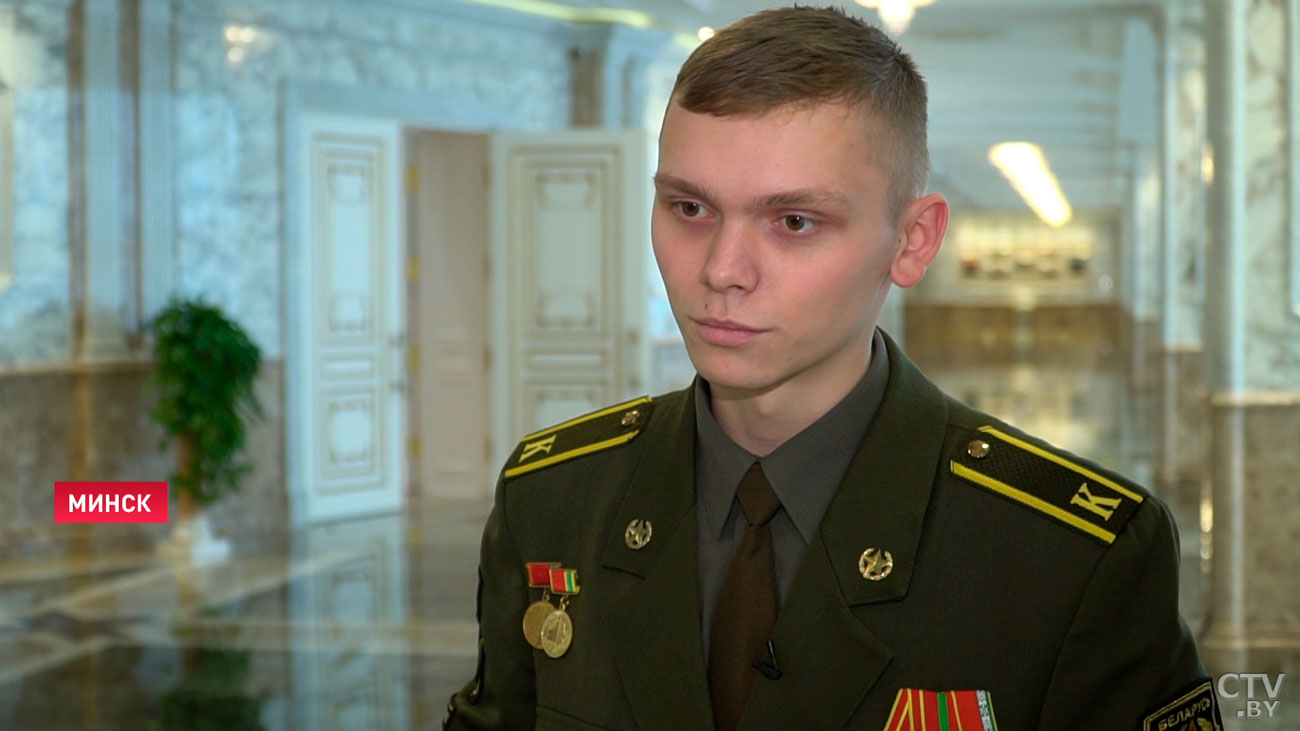 «Место, в котором вершится будущее нашей страны». Военнослужащие посетили Дворец Независимости-7