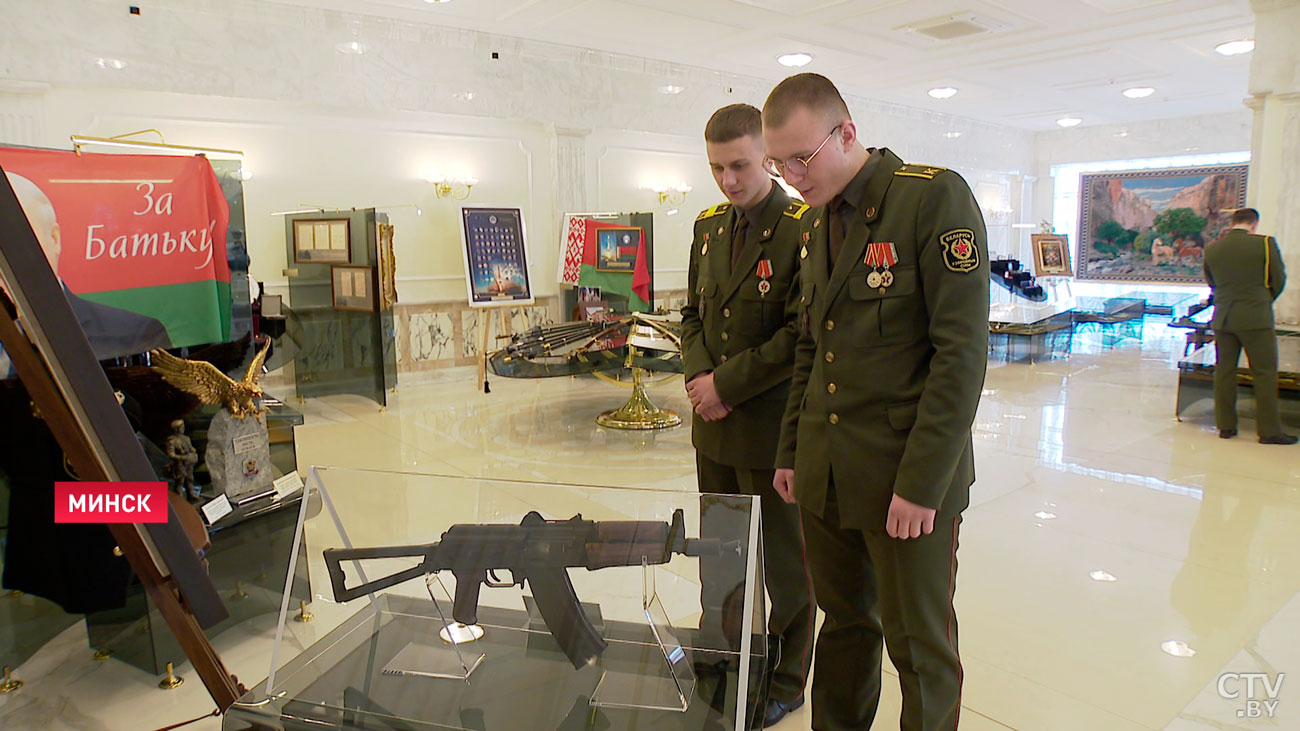 «Место, в котором вершится будущее нашей страны». Военнослужащие посетили Дворец Независимости-16