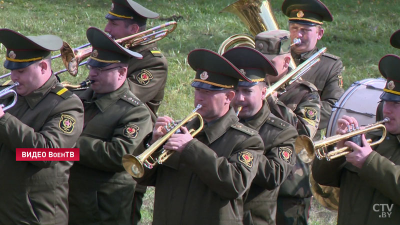 «Горжусь сыном!». Более 200 белорусских военных вернулись с учений «Щит Союза – 2019»-3