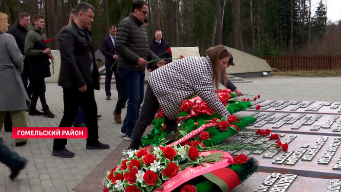 Военные атташе 11-ти стран посетили Гомельскую область. Побывали на месте гибели белорусов в годы войны-3