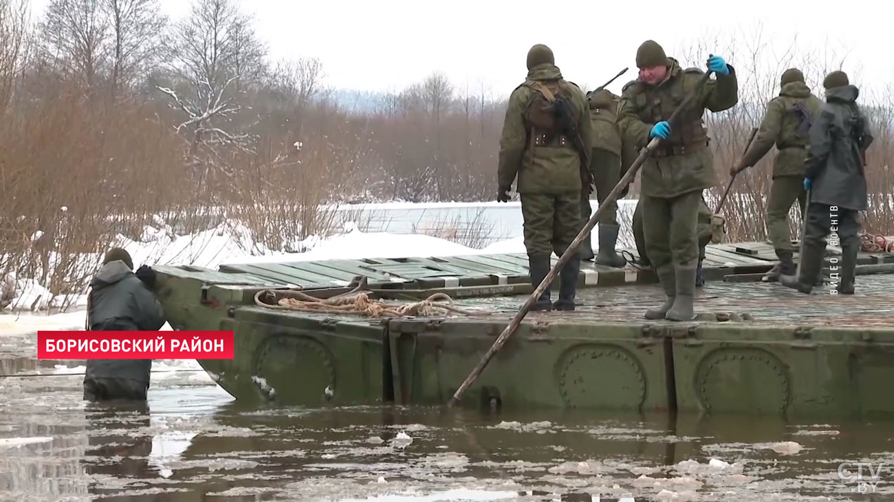 Военные инженеры Беларуси навели понтонную переправу через Березину-1