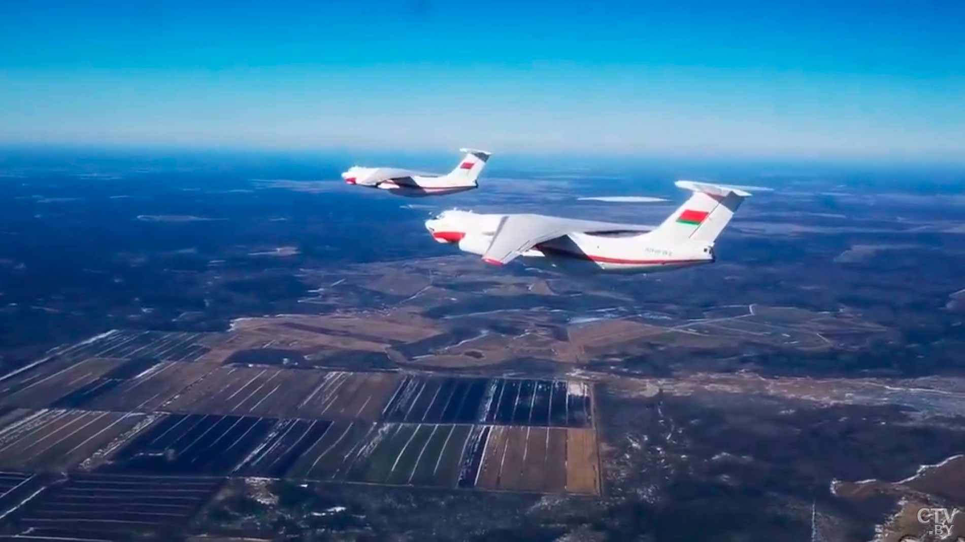В воздух поднялись Ил-76. На полигоне Брестский проходит тактическое учение белорусских десантников-1