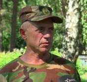 «У нас форма, учебное оружие, свои атрибуты». Детский лагерь открылся на базе 72-го учебного центра в Печах