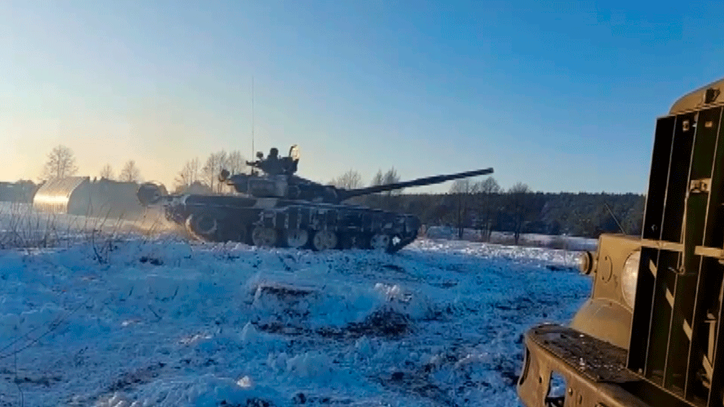 Белорусские военные в рамках проверки боевой готовности преодолели Неман по понтонно-мостовой переправе