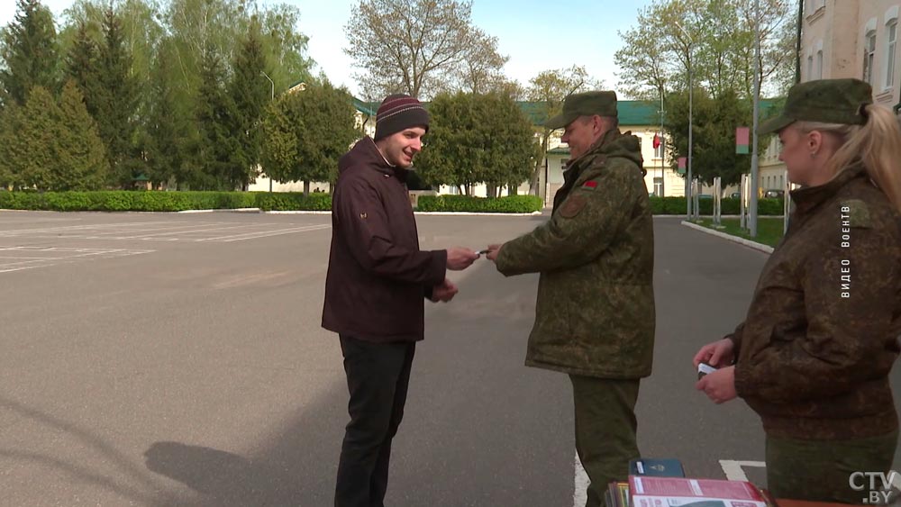 Проверка боеготовности ВС Беларуси завершилась – военнообязанные возвращаются домой-7