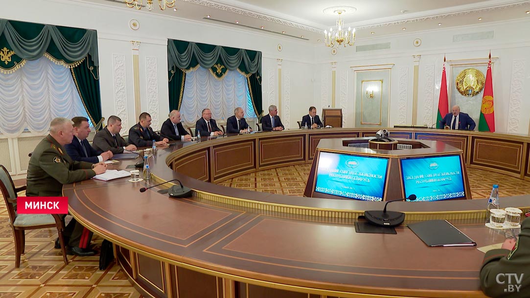 Александр Вольфович: только за последнюю неделю отмечены 25 вылетов разведывательной авиации вдоль границ Беларуси-1