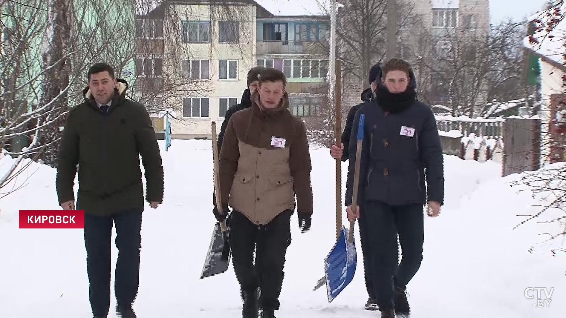 «Ребята с охотой подходят к делу»: волонтёры помогают одиноким пожилым людям перезимовать-1