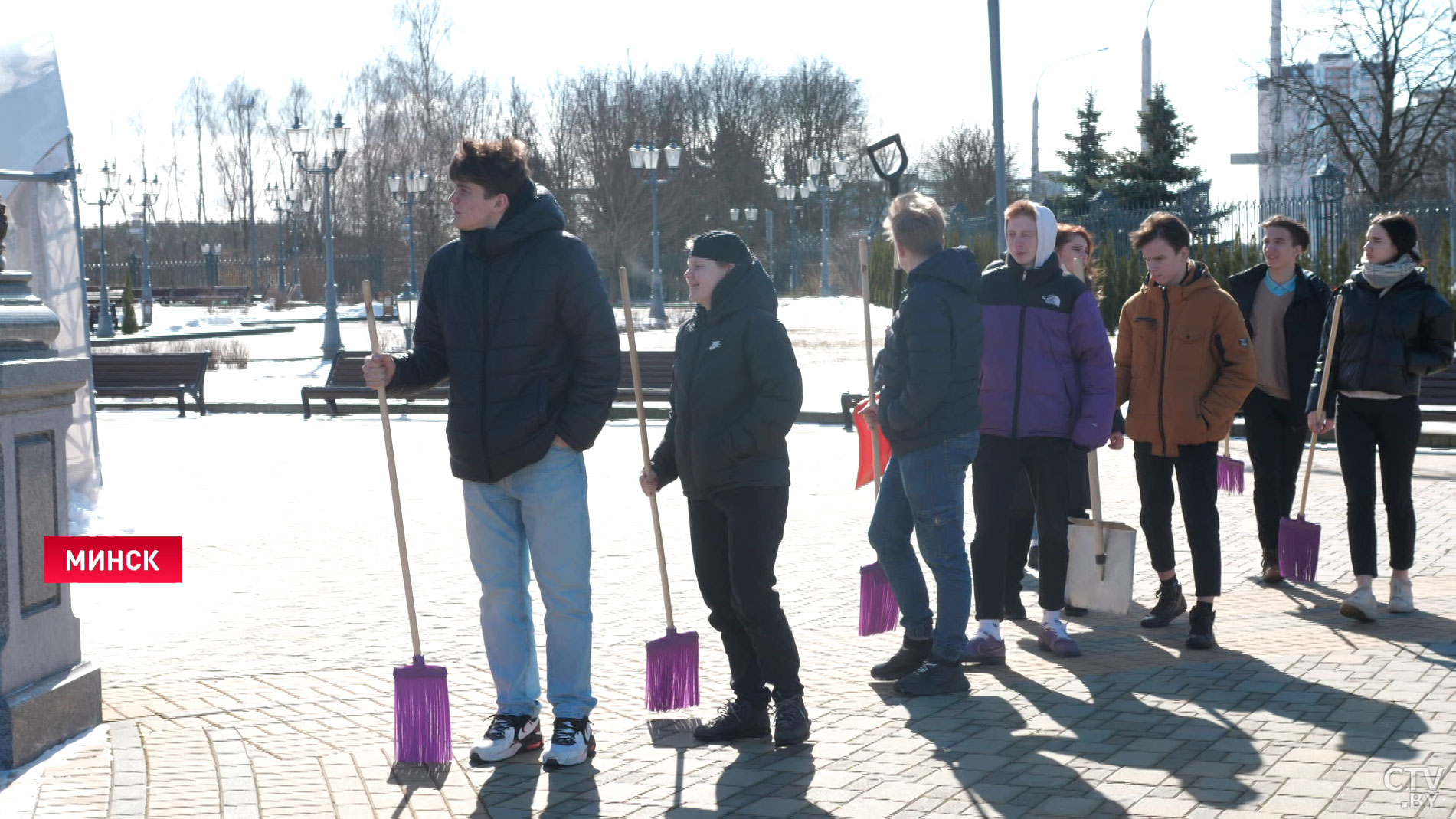 Стартовала акция «Восстановление святынь Беларуси». Волонтёры БРСМ наводили порядок около Всехсвятской церкви-10