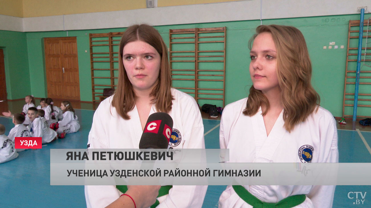 Воспитанники спортклуба по таэквондо из Узды проводят показательные выступления в школах Минской области-10