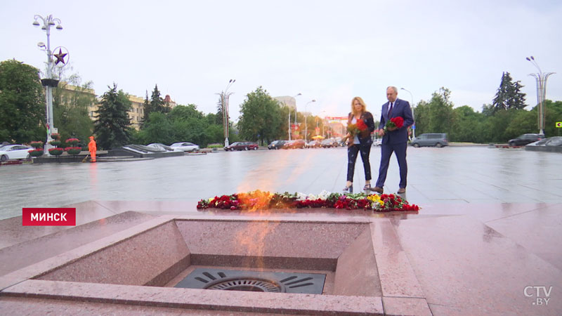 Беларусь помнит. Сергей Румас возложил цветы к обелиску на площади Победы-29