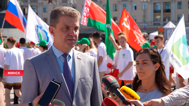 Наталья Кочанова на площади Победы в Минске: «Фашизм и неонацизм снова поднимают голову»-10 Наталья Кочанова на площади Победы в Минске: «Фашизм и неонацизм снова поднимают голову»-10
