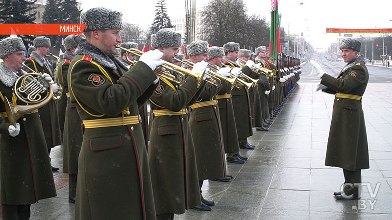 Торжественная церемония возложения цветов на площади Победы состоялась в День защитника Отечества-1