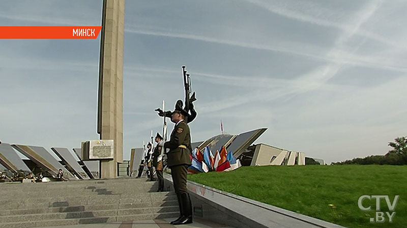 Торжественное возложение цветов у стелы «Минск – город-герой» в День города -1