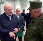 Александр Лукашенко: а почему бы летом студентов не привлечь – натренировать хотя бы стрелковым оружием пользоваться?