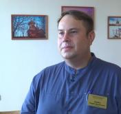 «Шёл и просчитывал в голове, что это может быть». Что говорит о своей работе хирург с 20-летним стажем