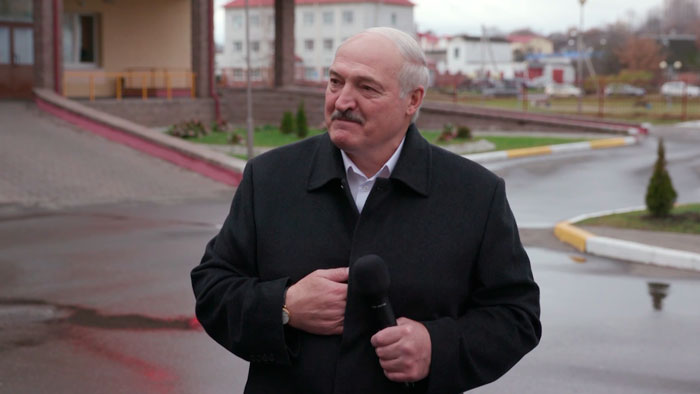 Лукашенко: «Клянусь, что я эти чизбургеры, фастфуд никогда даже не пробовал