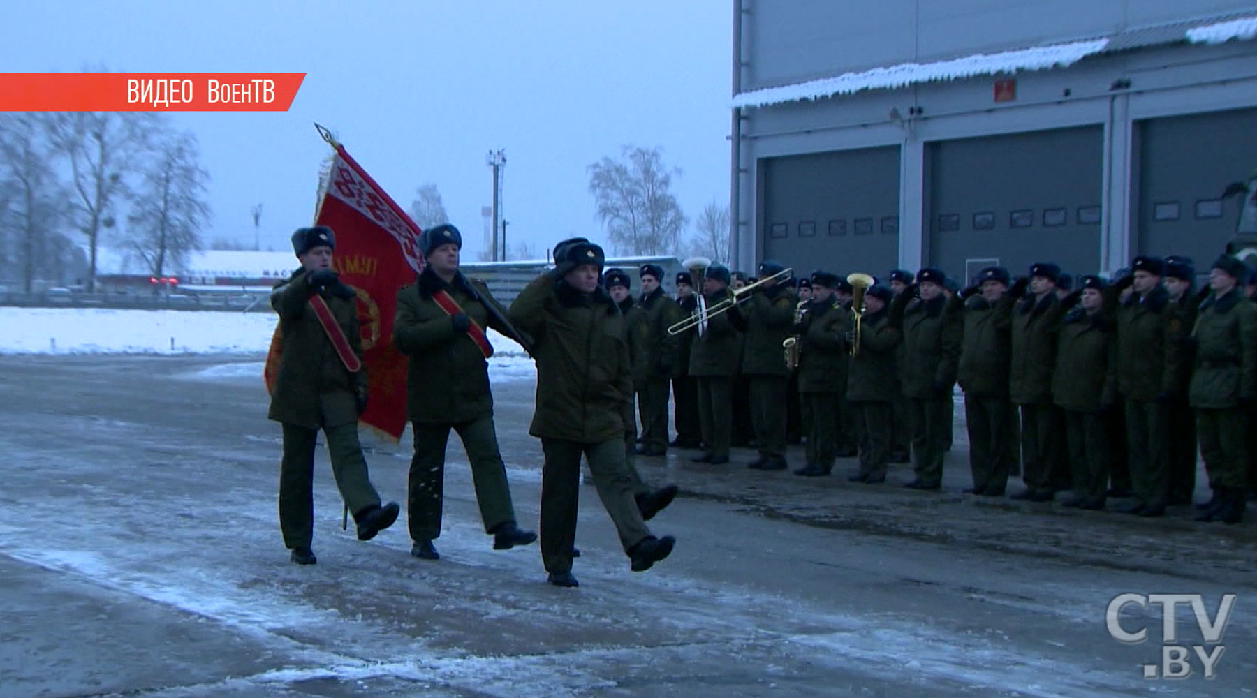 Боевое Знамя торжественно вручили 77-му отдельному реактивному артиллерийскому дивизиону-3