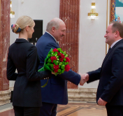 «Я очень ценю эти часы общения с вами». Александр Лукашенко вручил дипломы доктора наук и аттестаты профессора