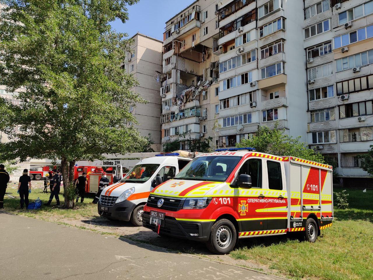 В Киеве в результате взрыва в девятиэтажке погиб один человек -1