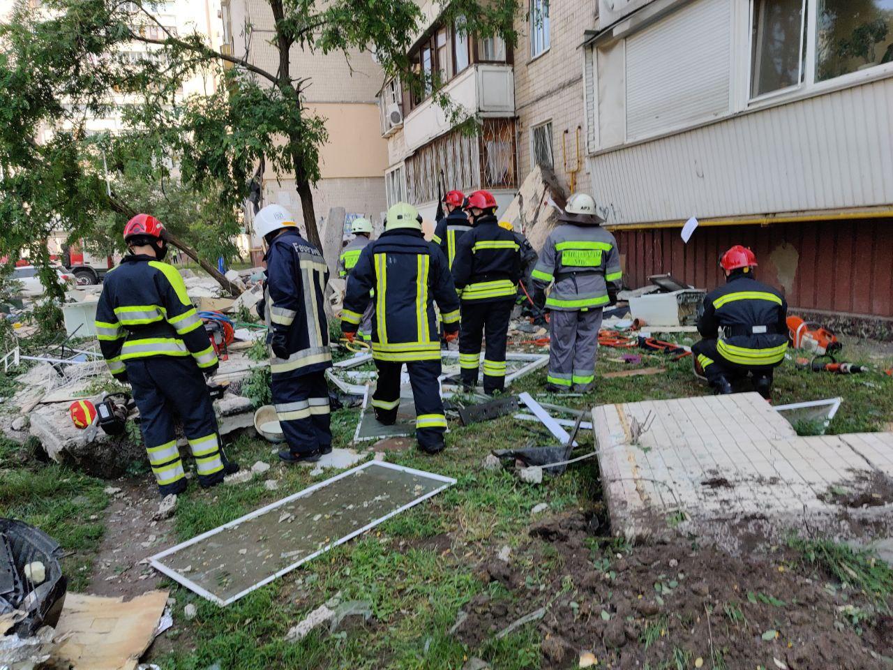 В Киеве в результате взрыва в девятиэтажке погиб один человек -4