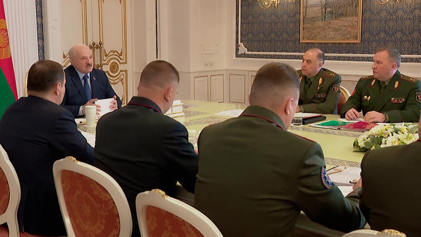 «Нам бы тут не переборщить». Лукашенко о создании нового оружия