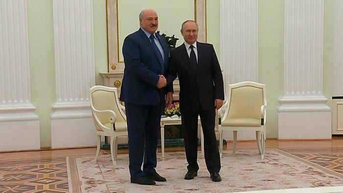 Россия серьёзно поддержит белорусскую экономику. Как ещё встреча лидеров Беларуси и России повлияет на будущее?