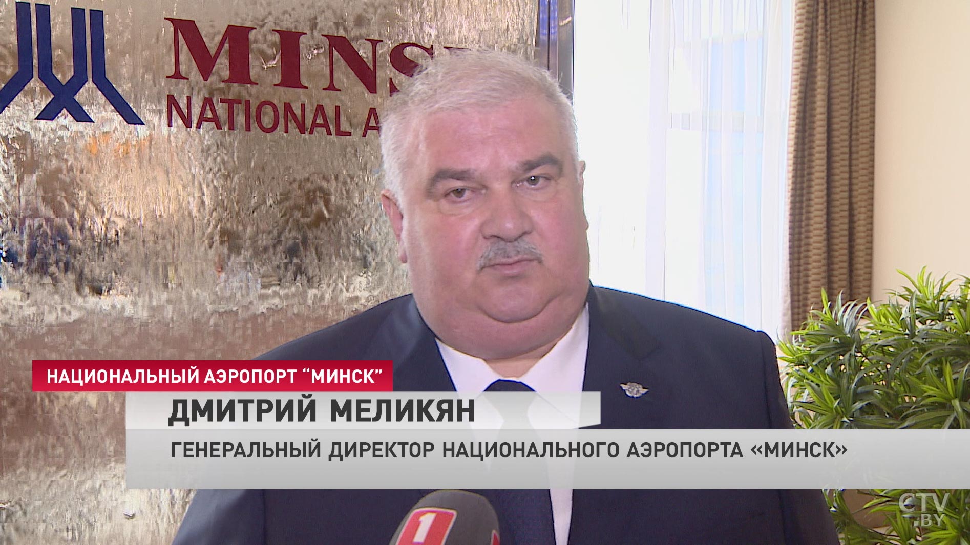 Александр Лукашенко в аэропорту: «Железную дорогу надо строить быстро здесь, чтобы людям было удобно подъехать»-22