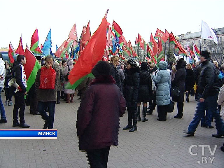  «Белая Русь» помогла минчанам определиться с выбором депутата, которому можно доверять. Акция возле Комаровского рынка 1 марта