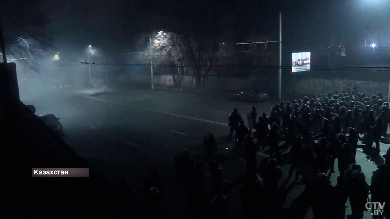 «Слава богу, что было принято такое решение». Что думают в Казахстане о вводе войск ОДКБ?-7