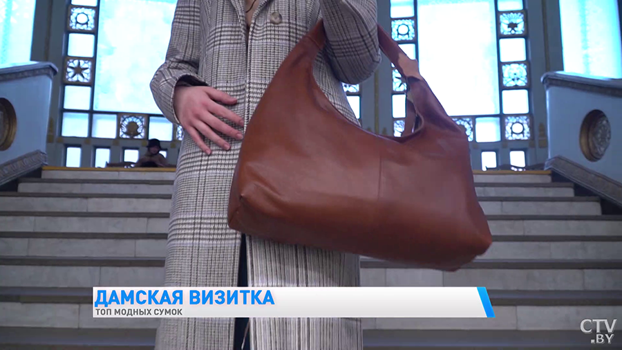 Чем геометричнее и проще форма, тем легче будет вписать её в гардероб. Выбираем сумку на весну-2022-10
