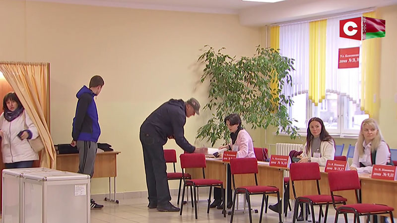 Какая атмосфера была на избирательных участках в Минске во время выборов? Рассказывает певец Алексей Хлестов -1
