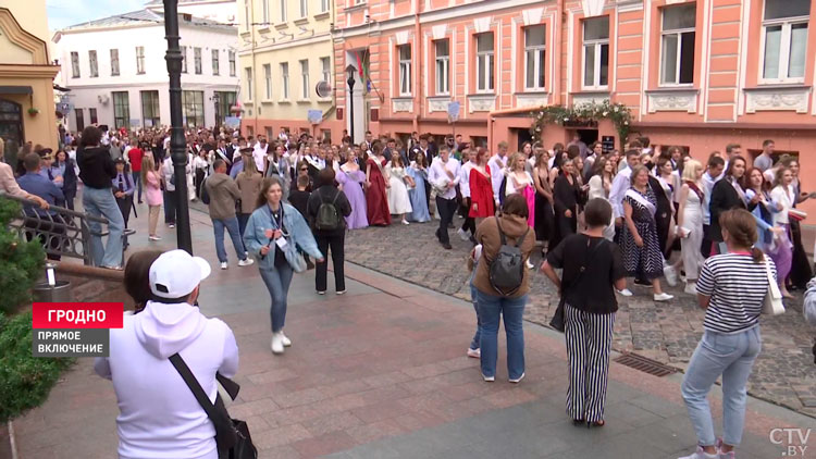 Билет во взрослую жизнь! Как в Гродно проходят выпускные вечера?-7