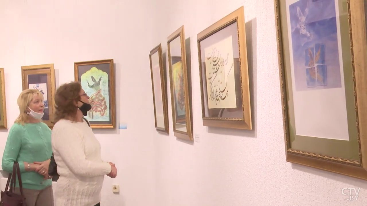 Рассмотреть уникальные ковры-картины и научиться писать своё имя по-персидски. Выставка иранской культуры работает в Минске-31