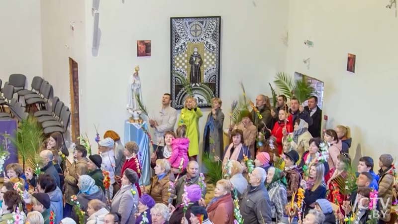 Одна из самых больших вытинанок в Беларуси находится в молодечненском костёле-12