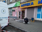 Мощный взрыв у входа в банк в центре Киева: разбиты витрины и стекла машин
