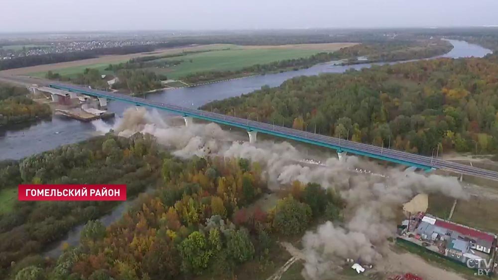 Взрывной способ. В Гомельском районе демонтировали старый мост-1