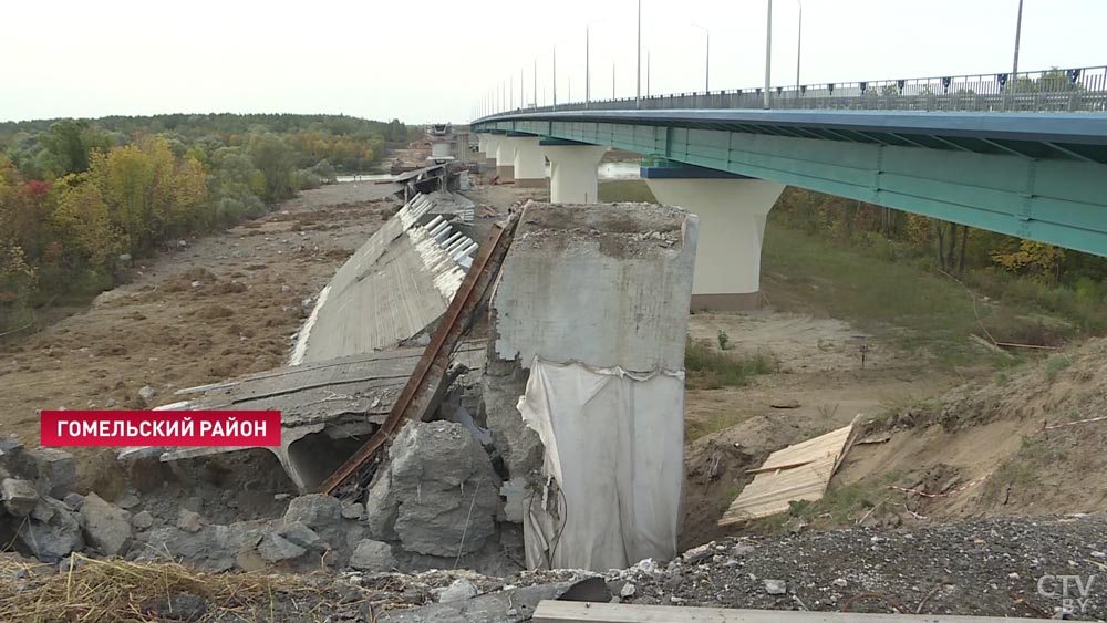 Взрывной способ. В Гомельском районе демонтировали старый мост-10