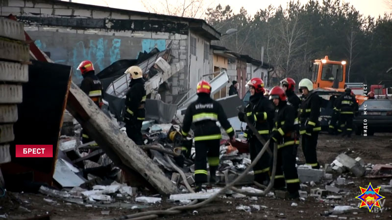 Взрыв прогремел в гаражном кооперативе в Бресте: три человека пострадали-4