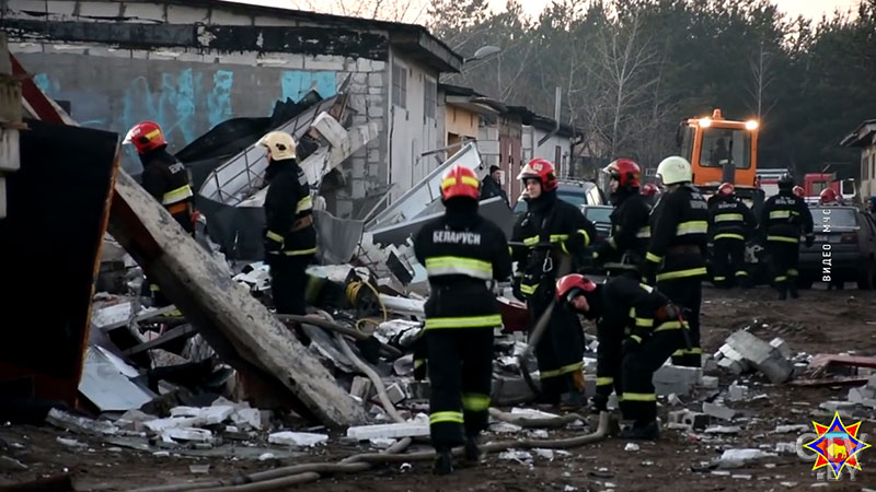 Появилось видео с места взрыва в гаражном кооперативе в Бресте-4 Появилось видео с места взрыва в гаражном кооперативе в Бресте-4