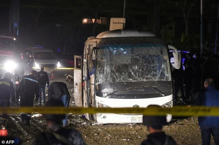 В Египте был взорван туристический автобус. Четыре человека погибли-1